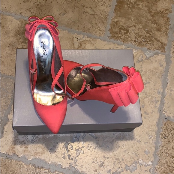 Beautiful bow heels - Picture 4 of 5